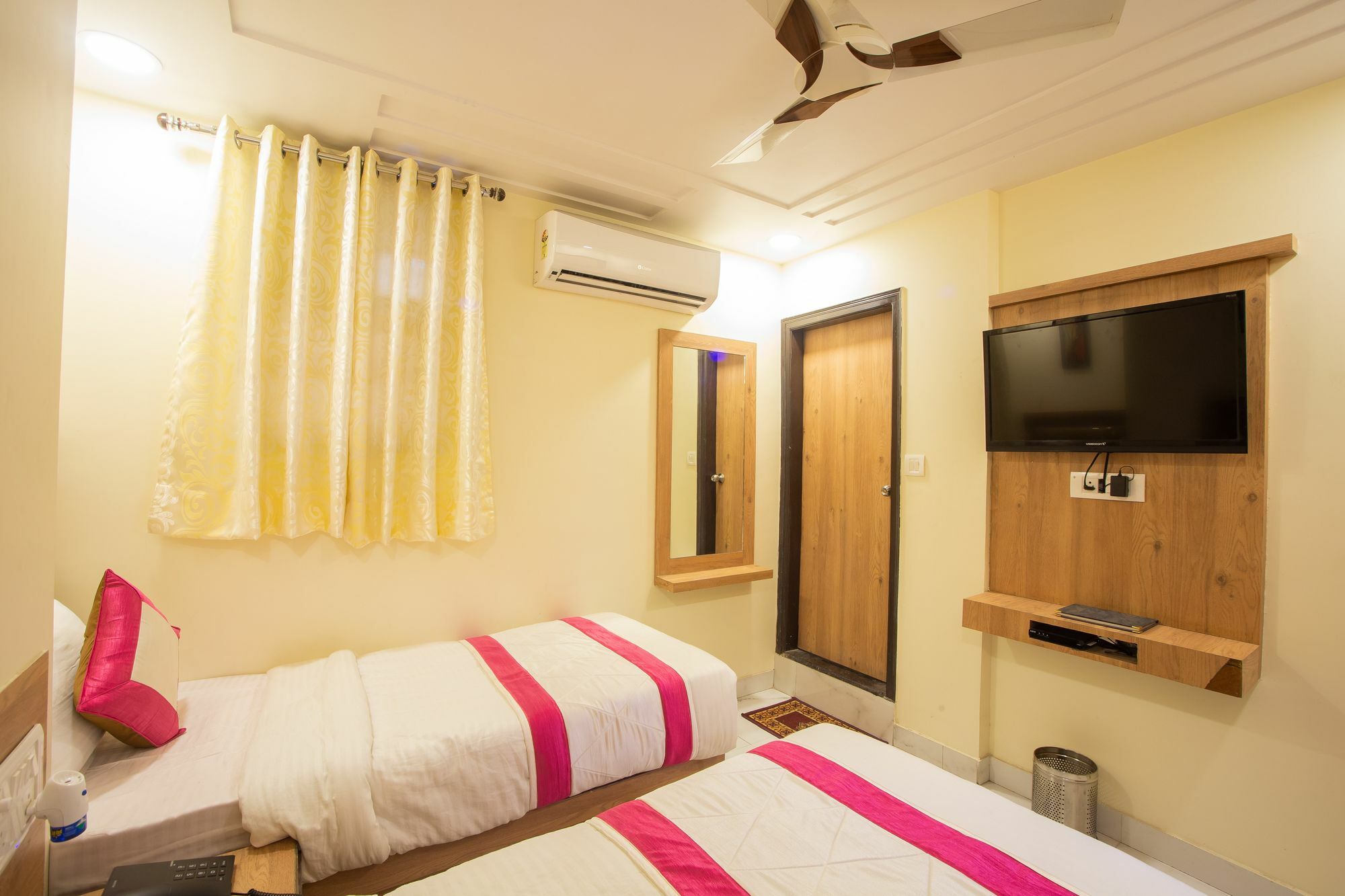 Hotel Sarthak Palace - By Pooja Hospitality Nueva Delhi Exterior foto