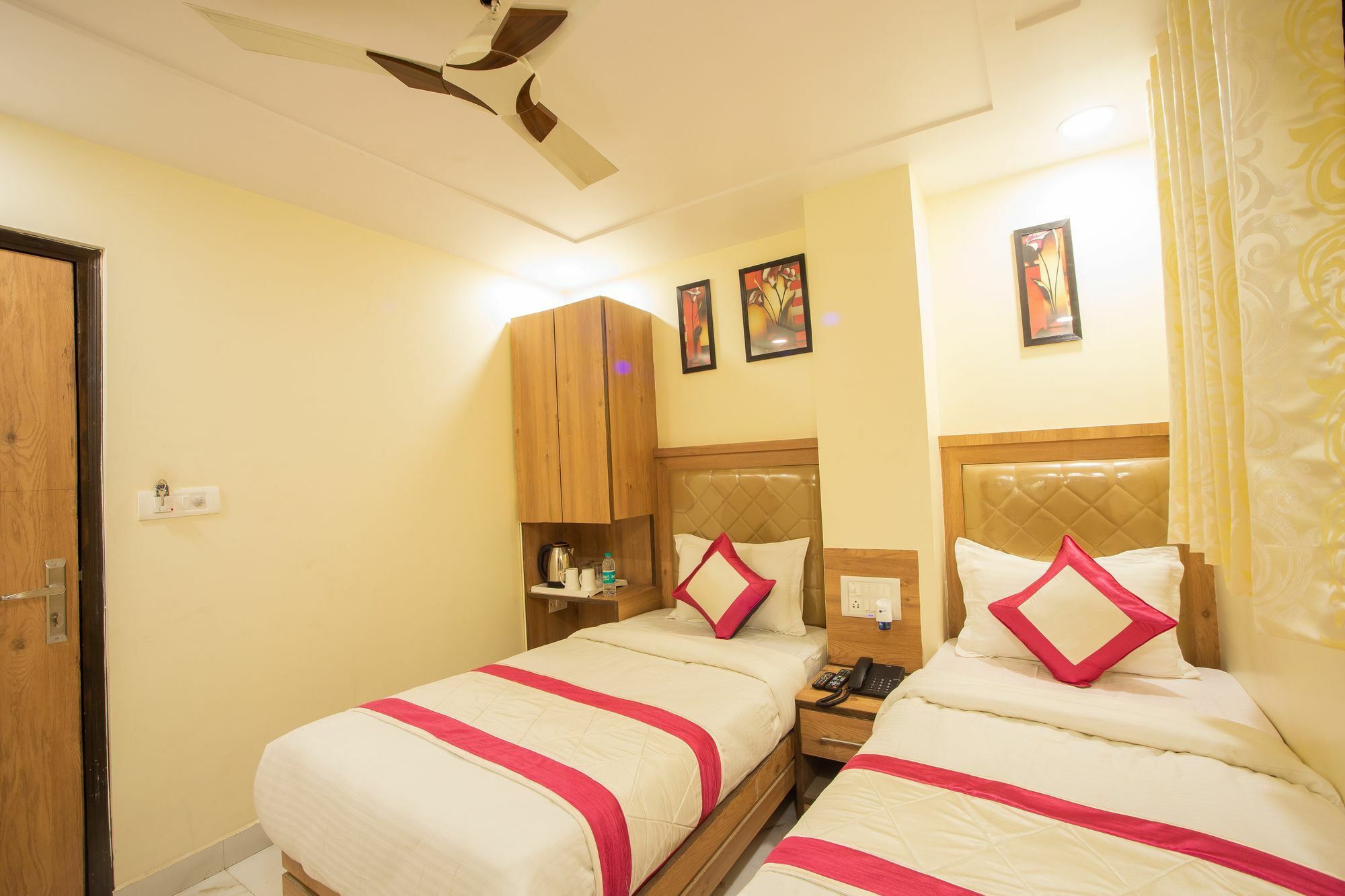 Hotel Sarthak Palace - By Pooja Hospitality Nueva Delhi Exterior foto